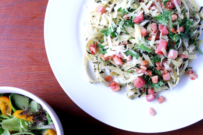 Fettuccine pesto with bacon, parsley and parmesan cheese