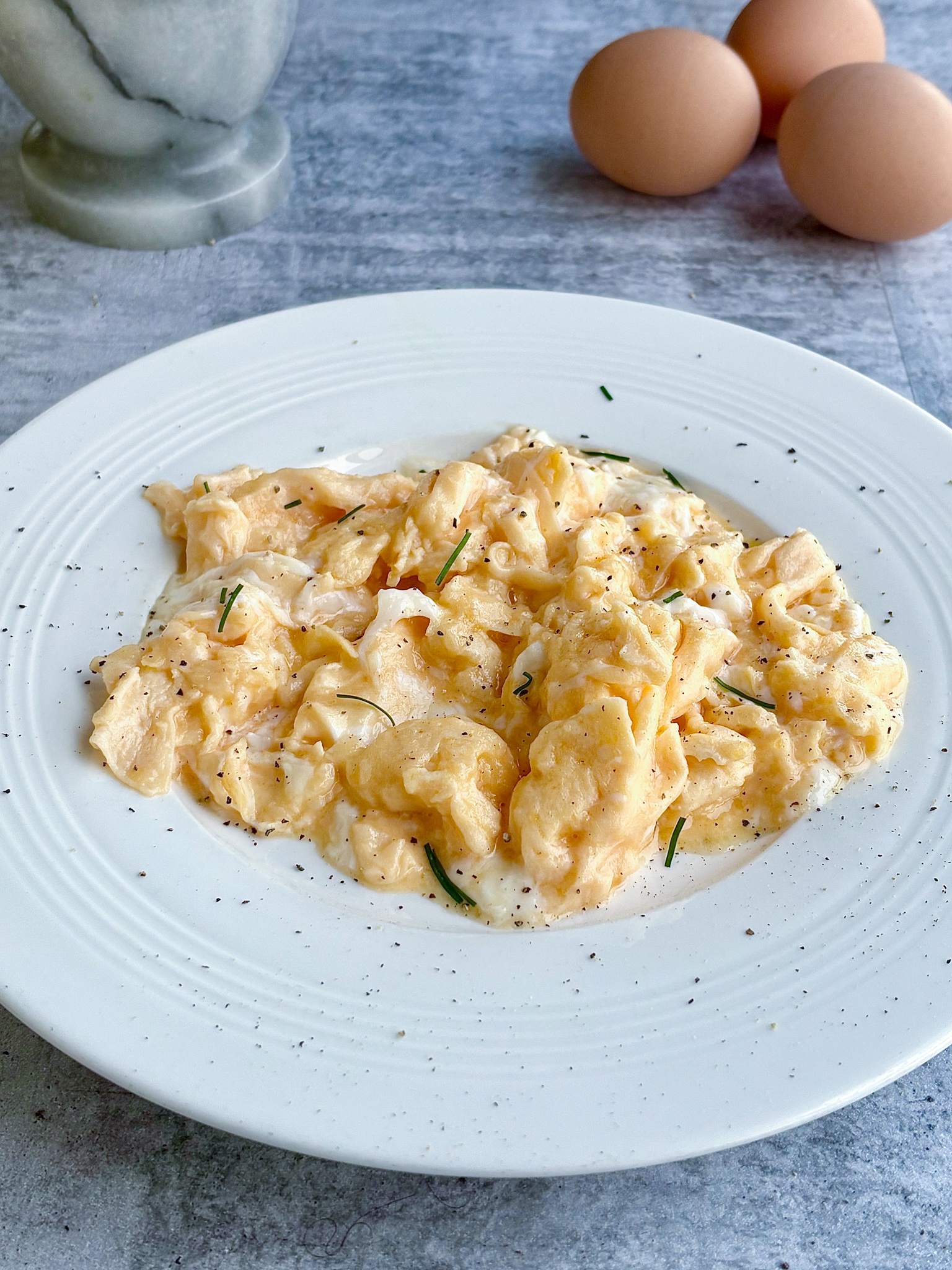 Fluffy scrambled eggs